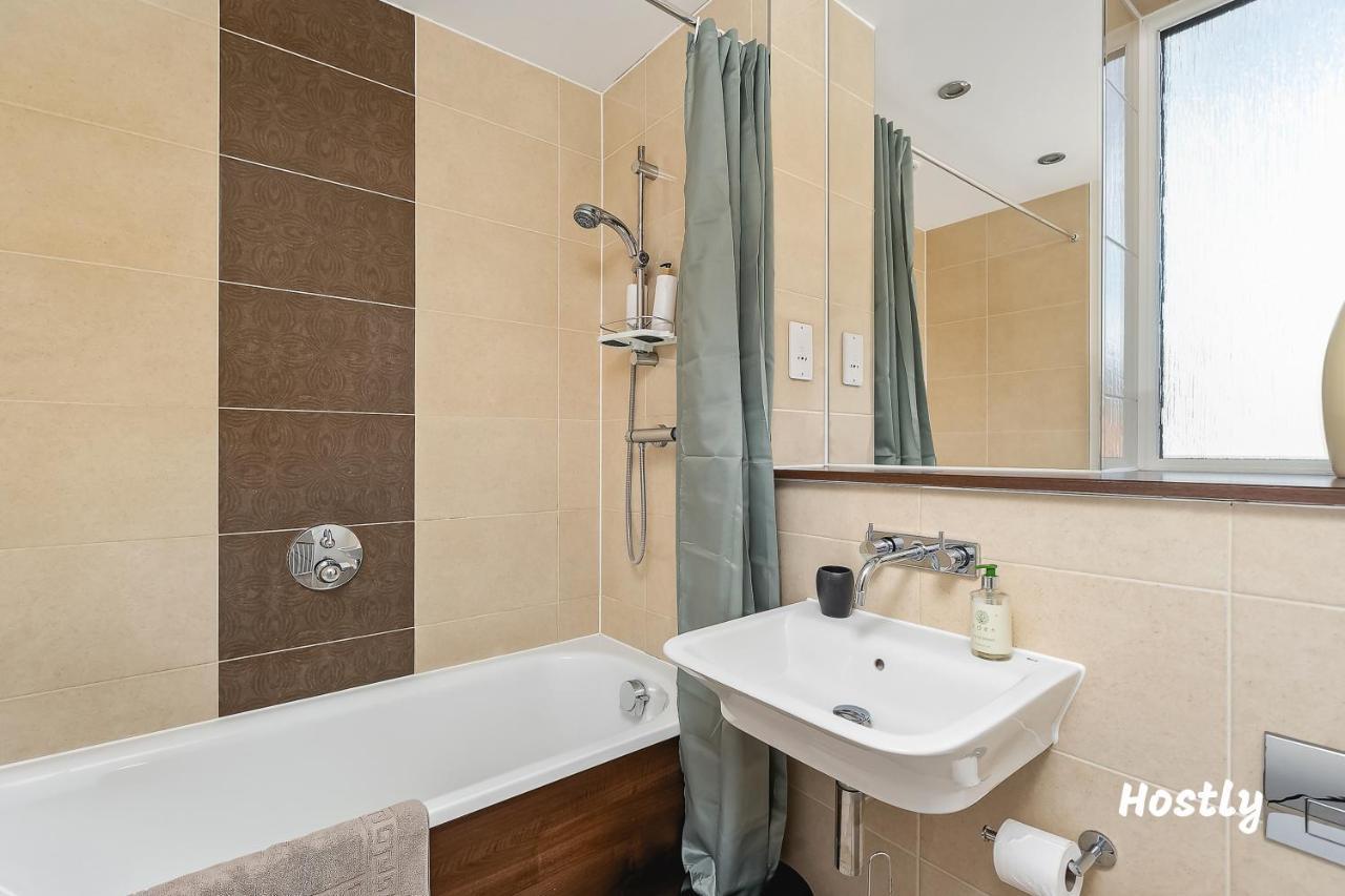 Puffin Way - Comfortable, Spacious House With Parking Reading Eksteriør bilde