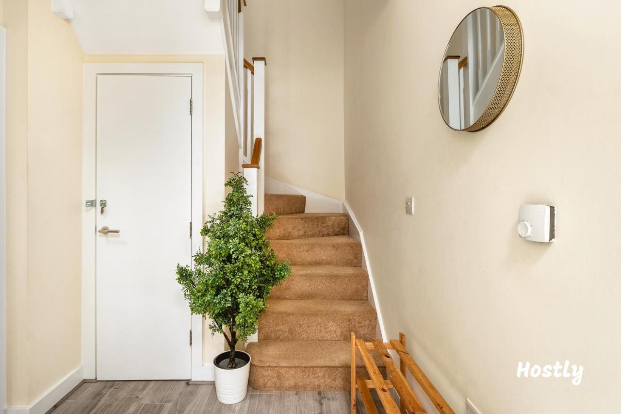 Puffin Way - Comfortable, Spacious House With Parking Reading Eksteriør bilde